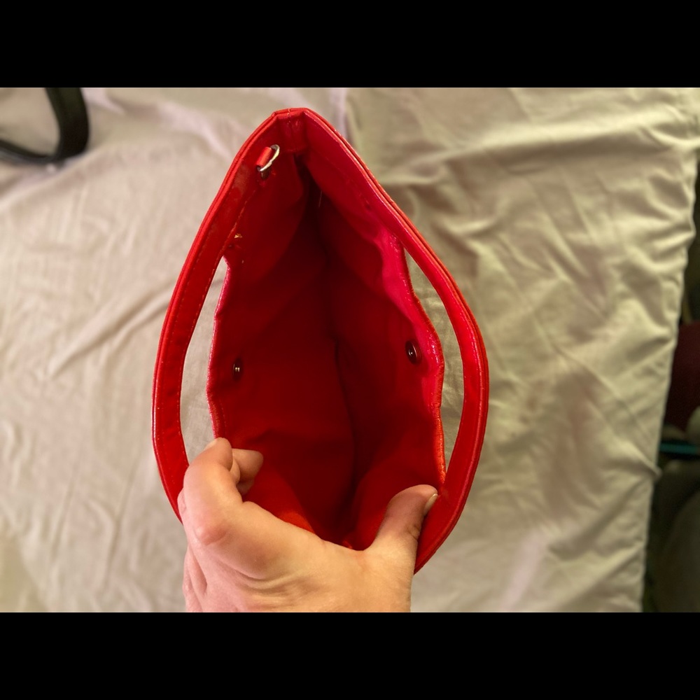 Red clutch